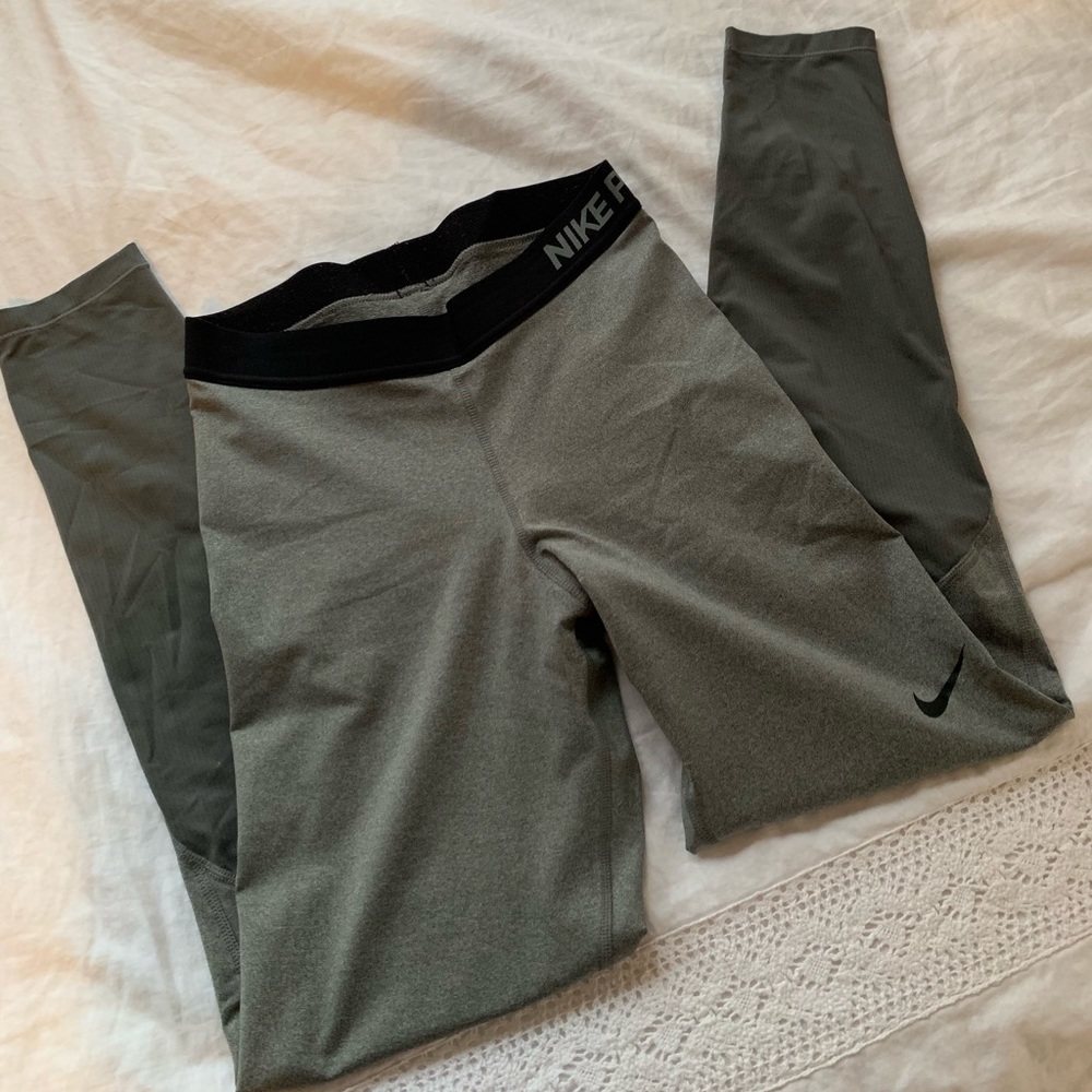 Grey Nike leggings